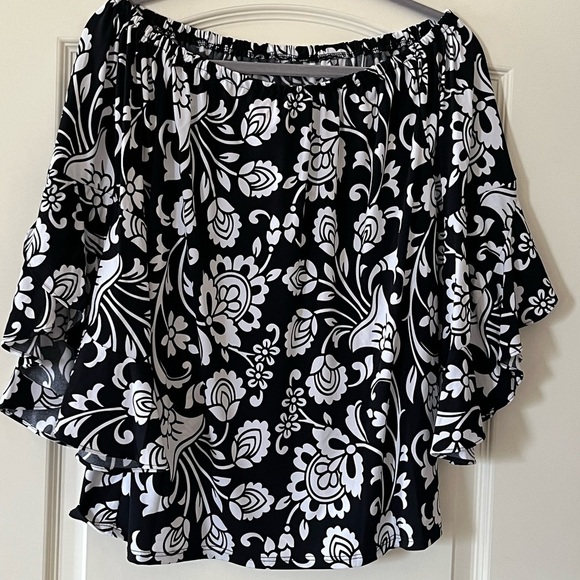 NWT Vince Camuto Rich Black/White Off Shoulder Blouse Women’s Medium - Picture 5 of 15